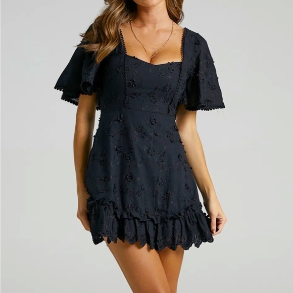 SHOWPO ( SOLD  OUT ) NWT SQUARE NECK MINI DRESS IN BLACK EMBROIDERY SZ 6 - Picture 1 of 5